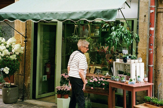 How Local Customers Shop for Flowers Online?